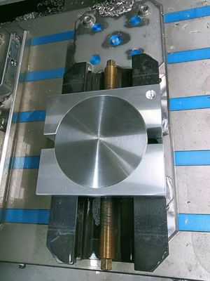 مبادله سریع فولاد سخت شده خود محور برای آرام کردن قطعه کار دایره ای