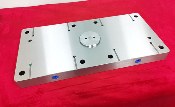 تجهیزات محور پشتیبانی شده 3/4/5 محور CNC کار با دقت تکرار 0.005 میلی متر